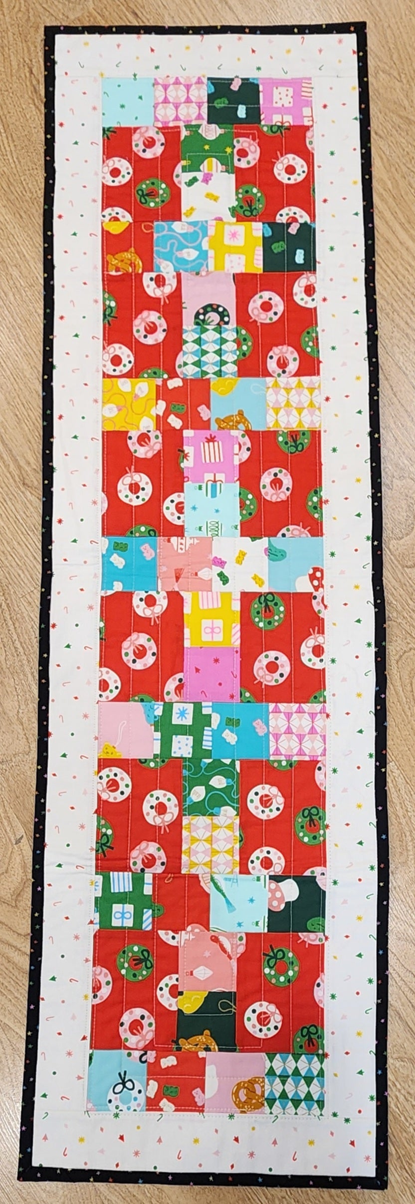Merry Happy Candy Crush Table Runner Kit