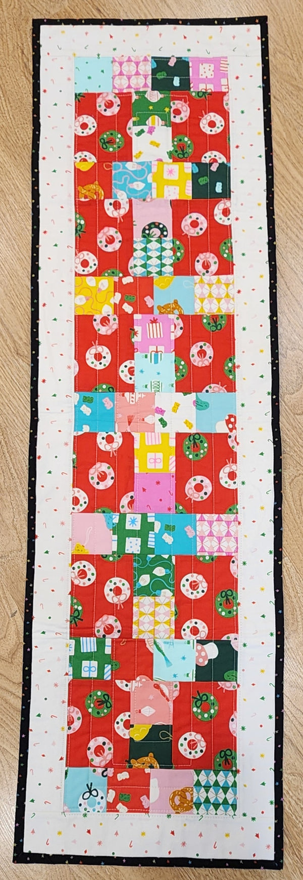 Merry Happy Candy Crush Table Runner Kit
